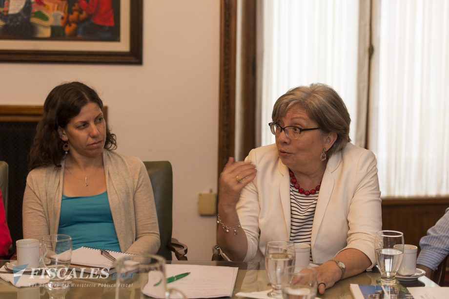 Romina Pzellinsky y la relatora de la CIDH Rosa María Ortiz. - Fotos: Claudia Conteris/Ministerio Público Fiscal/www.fiscales.gob.ar