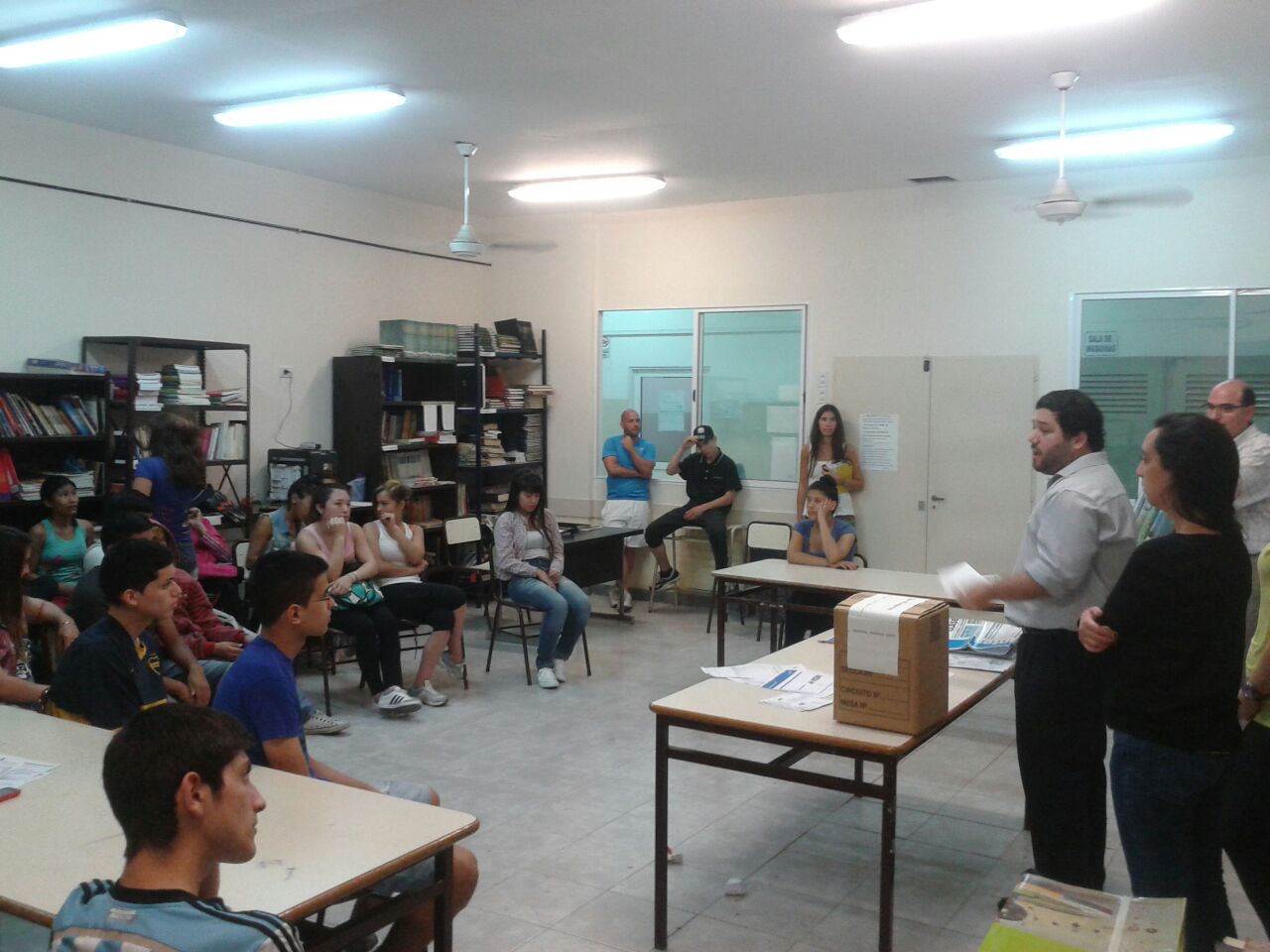 El especialista Santiago Barea durante la charla a los estudiantes.  - 