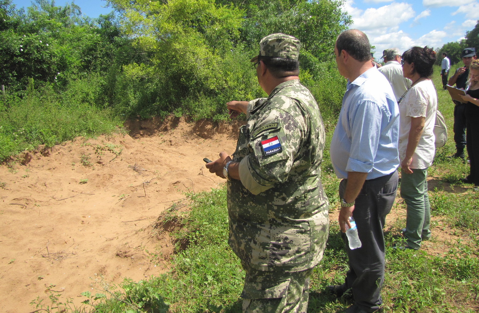 En la inspección del lugar participaron representantes de fuerzas de seguridad de ambos países.  - Foto: Unidad Fiscal de Resistencia