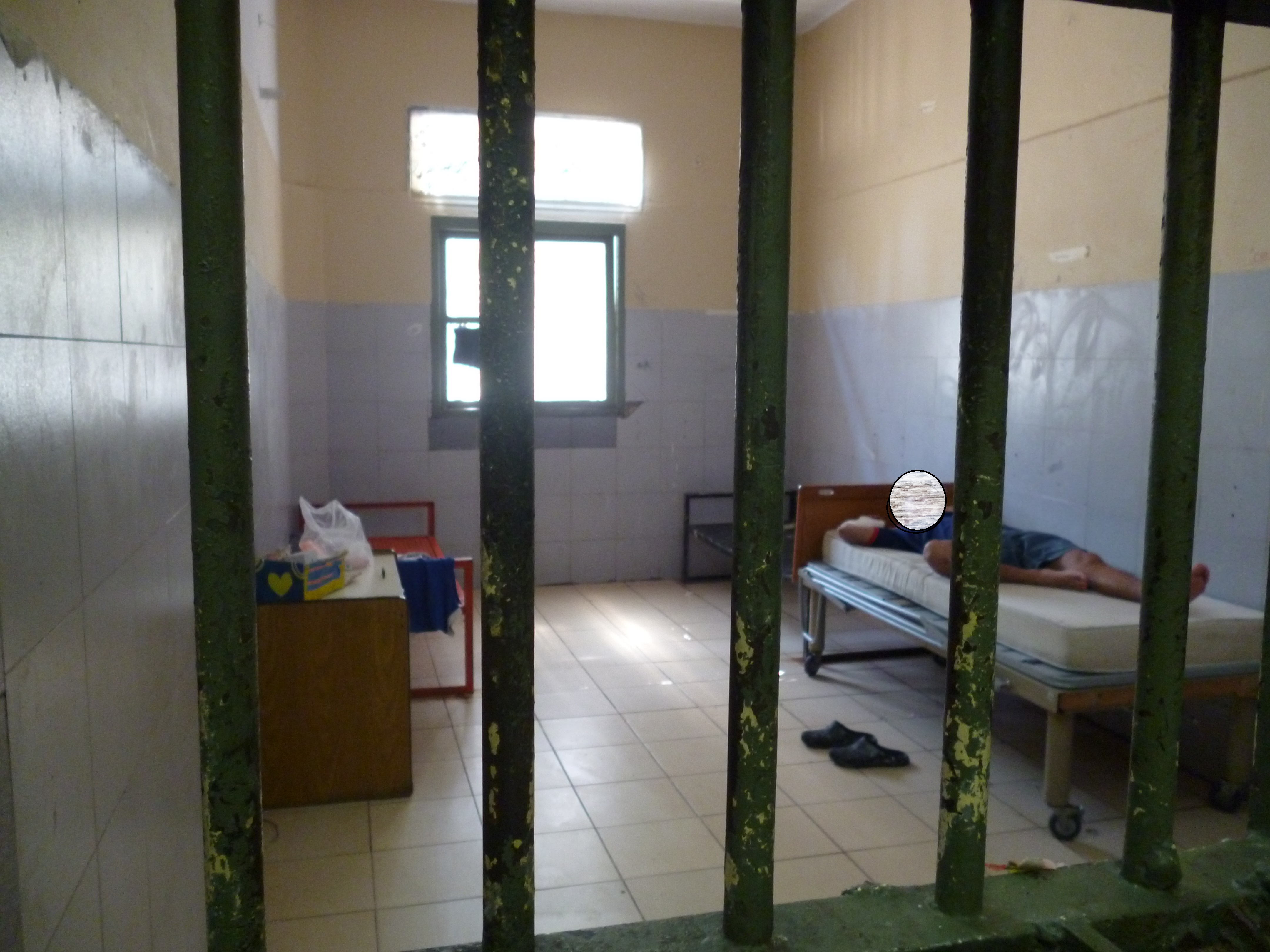 El lugar de encierro de tres jóvenes en el Sector Enfermería, que tras la inspección se pidió desalojar. - Foto: Procuvin