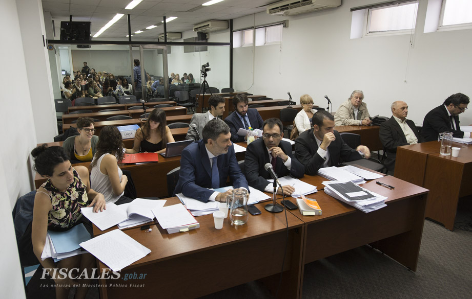 Los fiscales Pablo Parenti y Miguel Palazzani intervienen en el juicio oral. - Fotos: Claudia Conteris/Ministerio Público Fiscal/www.fiscales.gob.ar