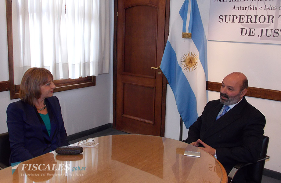 Gils Carbó, junto al presidente del Supremo Tribunal de Justicia de la Provincia, Javier Muchnik. - 