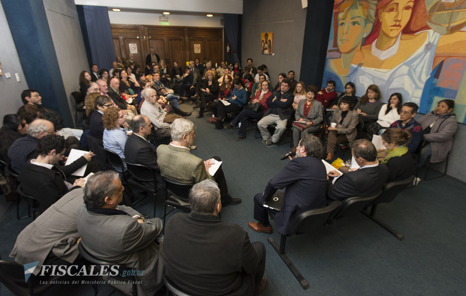 Al menos 25 oradores hubo durante la reunión que transcurrió durante cuatro horas.  - Fotos: Claudia Conteris/Ministerio Público Fiscal/www.fiscales.gob.ar
