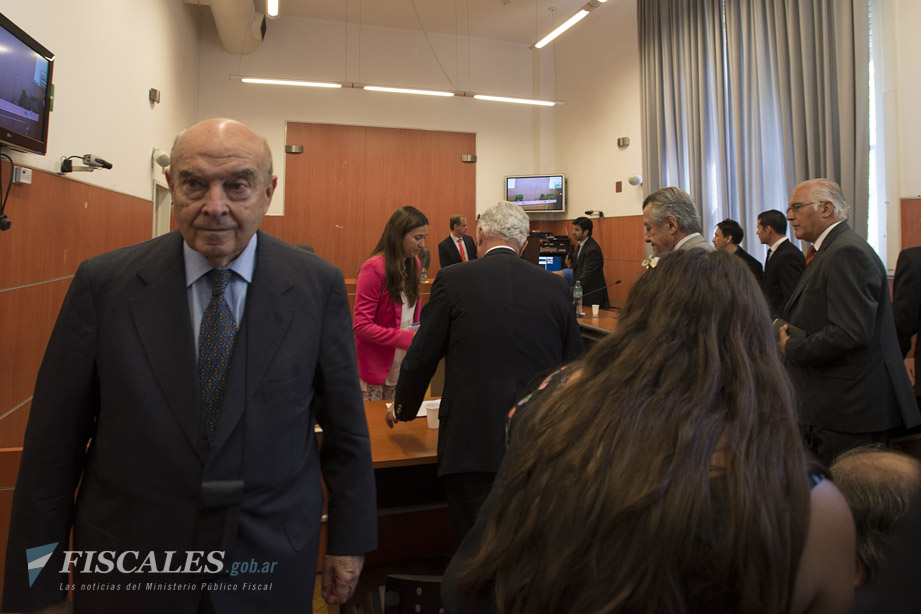 Cavallo se retira después de escuchar el veredicto. - Foto: Claudia Conteris/Ministerio Público Fiscal/www.fiscales.gob.ar