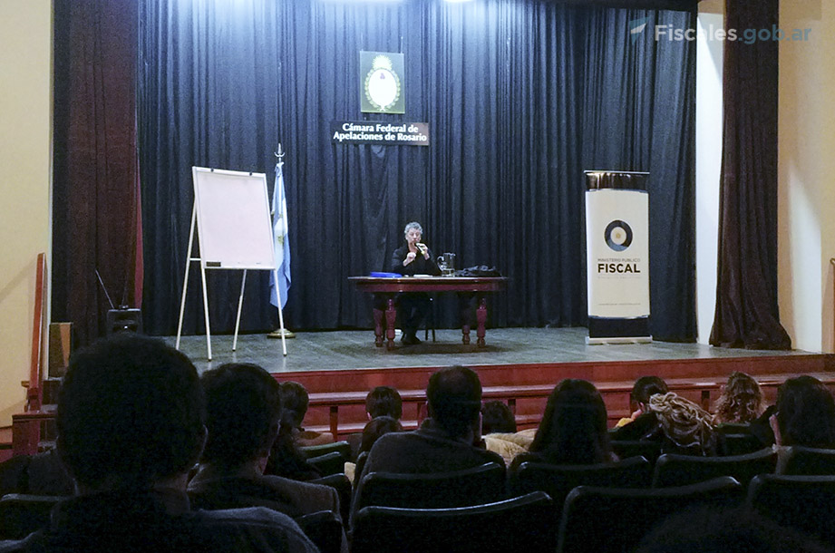 El seminario se desarrolla en el salón auditorio de la Cámara Federal de Rosario. - Foto: Unidad Fiscal de Rosario