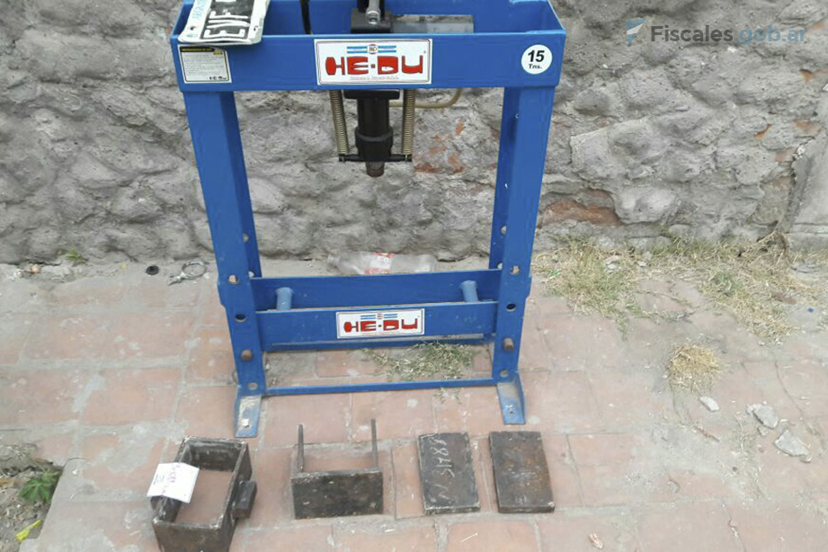 Entre otros elementos, los investigadores secuestraron una prensa utilizada para construir "ladrillos" de cocaína. - Fotos: Policía Federal
Fuente: Fiscalía Federal de Tucumán