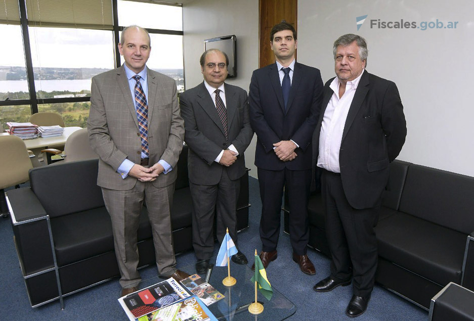 Los fiscales Rodríguez, Stornelli y Picardi, junto al viceprocurador general de Brasil, José Bonifacio Borges de Andrada. - 