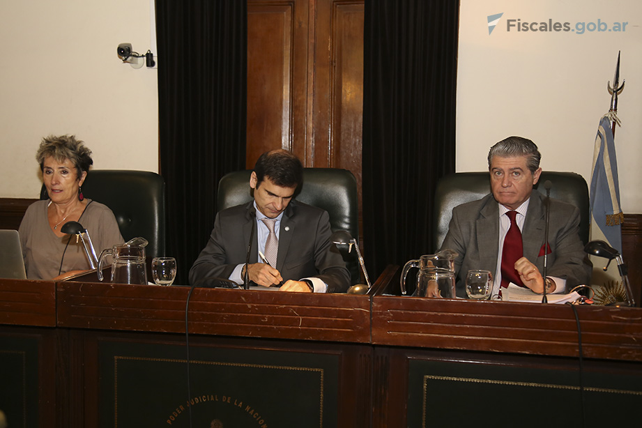 El tribunal oral está compuesto por Adrián Pérez Lance, Fátima Ruiz López y Rafael Oliden. - Fotos: Matías Pellón/Ministerio Público Fiscal/www.fiscales.gob.ar