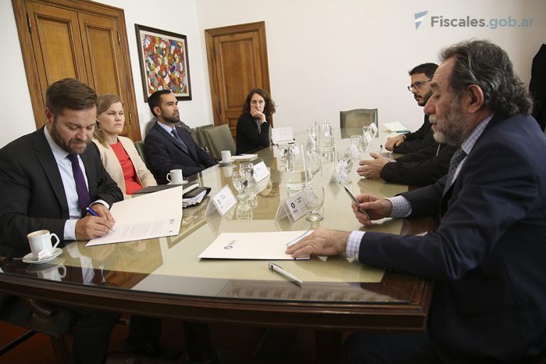 El Embajador de Finlandia entregó documentación que contribuye a las investigaciones sobre los crímenes de lesa humanidad durante la dictadura militar