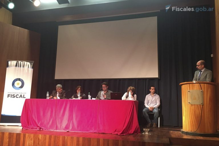 La Dirección de Acceso a la Justicia presentó en Rosario el libro sobre las experiencias de ATAJO