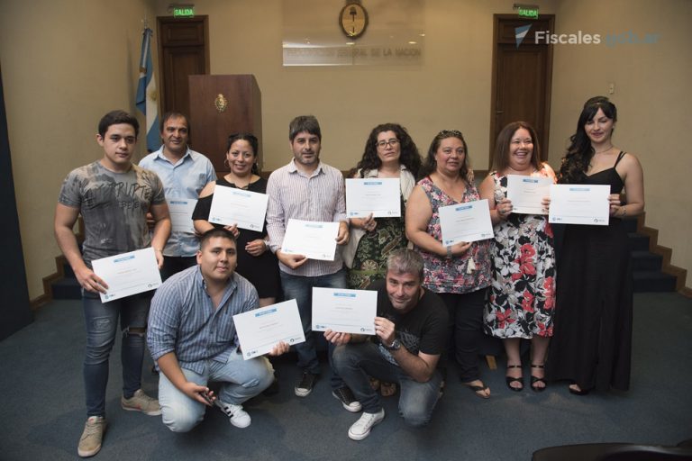 Diez nuevos egresados del Plan FINES en el Ministerio Público Fiscal recibieron su diploma