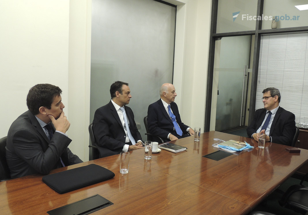 Eduardo Casal se reunió con el fiscal general del Uruguay