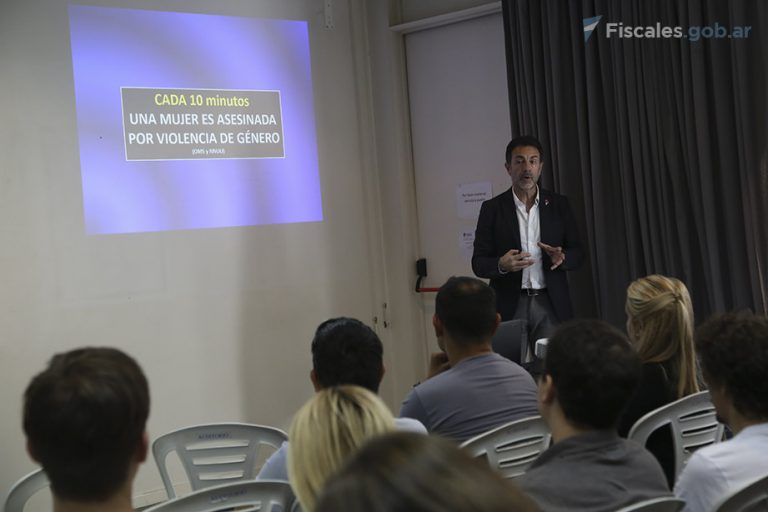 El experto Lorente Acosta disertó sobre la importancia de la implementación del protocolo para la investigación de femicidios