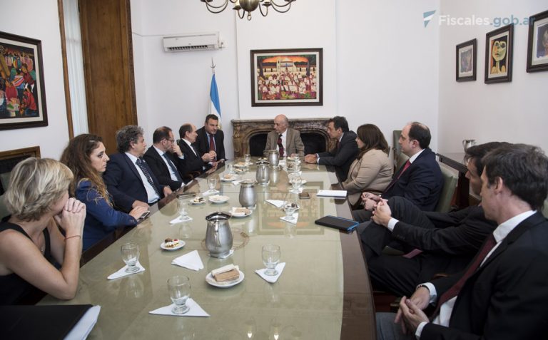 Encuentro bilateral entre el procurador general interino Eduardo Casal y el procurador antimafia de Italia Federico Cafiero Di Raho