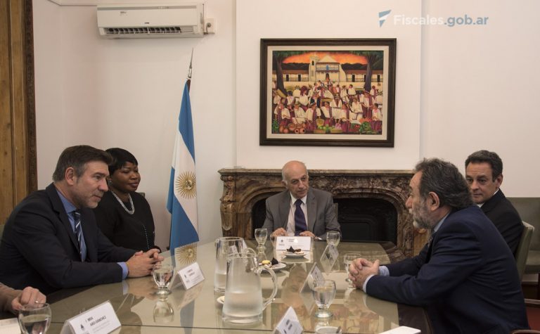 El procurador general interino Eduardo Casal mantuvo un encuentro con la Fiscal General de la Corte Penal Internacional