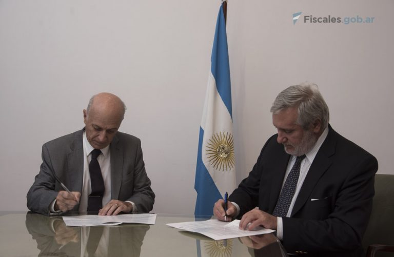 Eduardo Casal y Julio Conte Grand suscribieron un convenio de colaboración