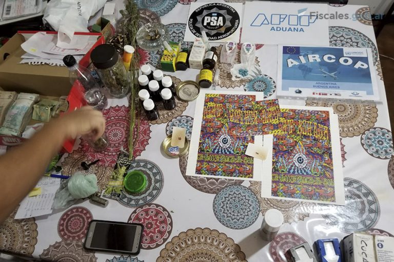 Tras un procedimiento de entrega vigilada, detuvieron a cuatro hombres involucrados en una maniobra de contrabando de estupefacientes