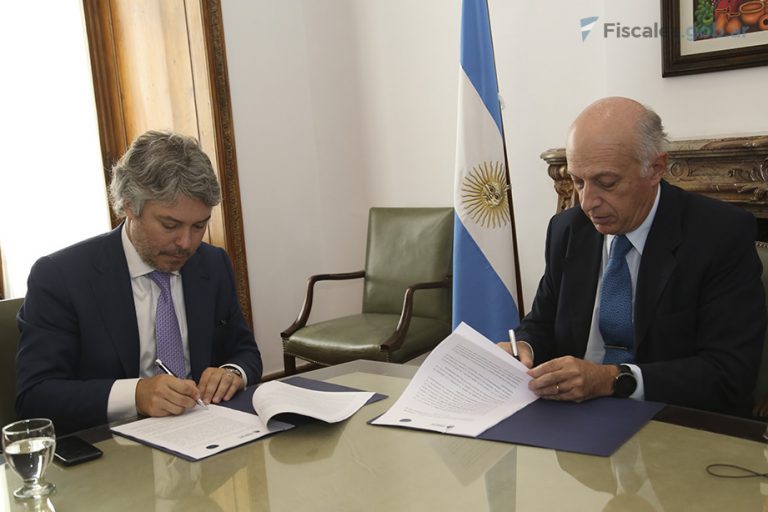 El Ministerio Público Fiscal y la Unidad de Información Financiera suscribieron dos convenios de colaboración