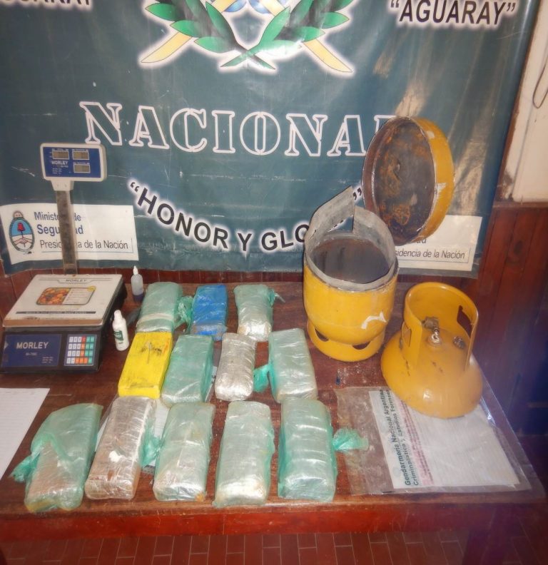 Salta: detienen a un camionero que intentó ingresar más de doce kilos de cocaína ocultos en una garrafa