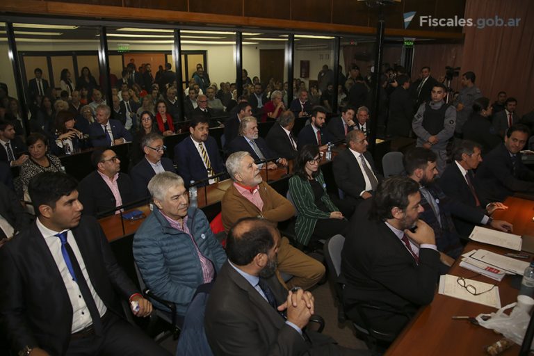 Comenzó el juicio a la ex presidenta Cristina Fernández por presuntas irregularidades en la adjudicación de obras viales en Santa Cruz