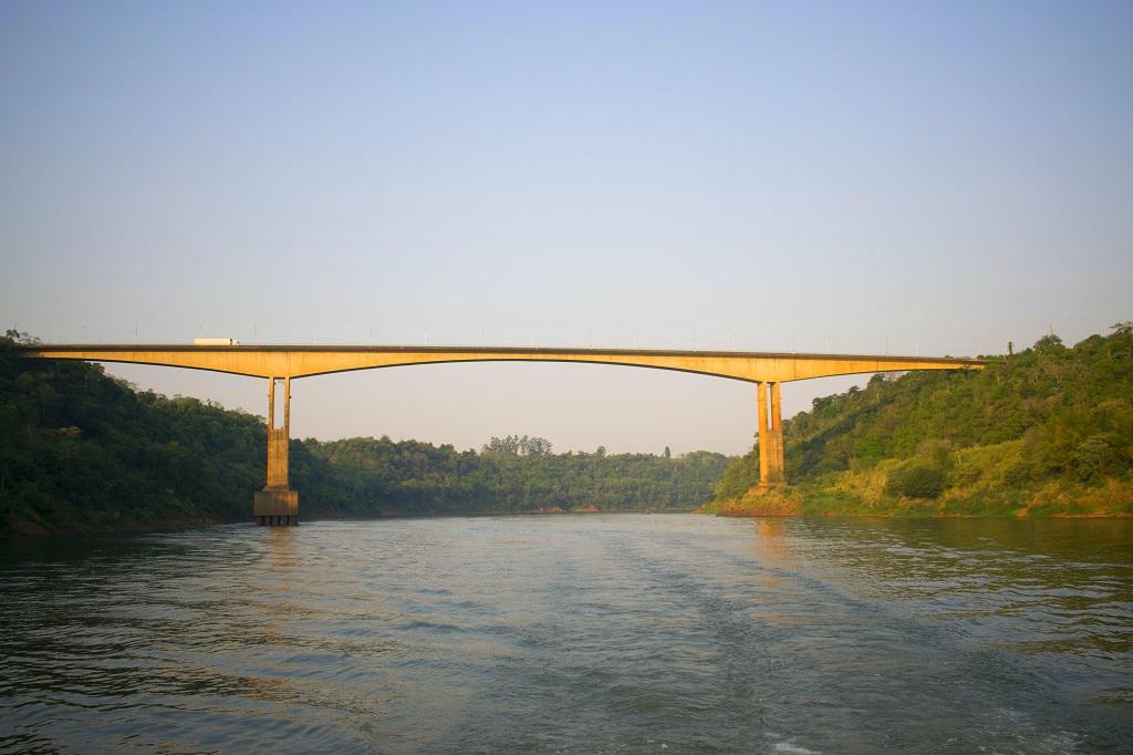 El puente internacional Tancredo Neves, donde se produjo la detención. - Foto: La Voz de Cataratas.