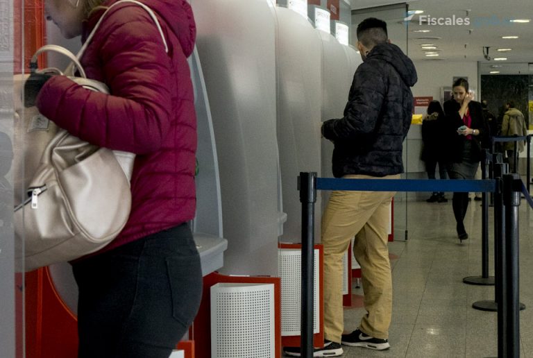 Confirmaron la aplicación de una multa a un banco que imputó a un cliente consumos con tarjeta de crédito que no habría realizado