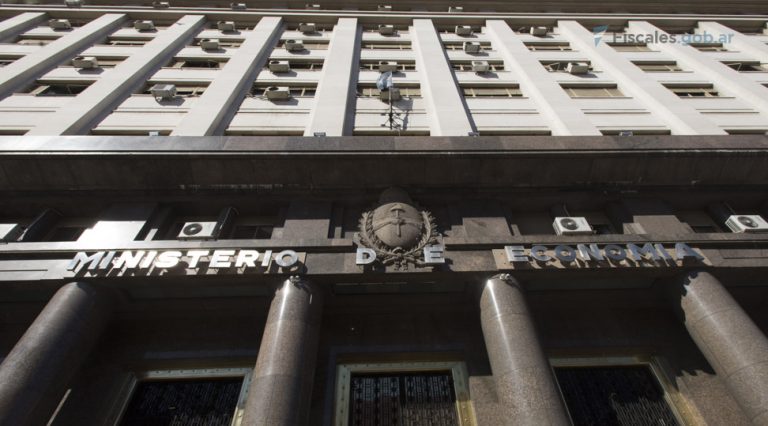 Dictaminan en favor de la constitucionalidad del DNU que pospuso el pago de títulos de deuda pública nacional de corto plazo