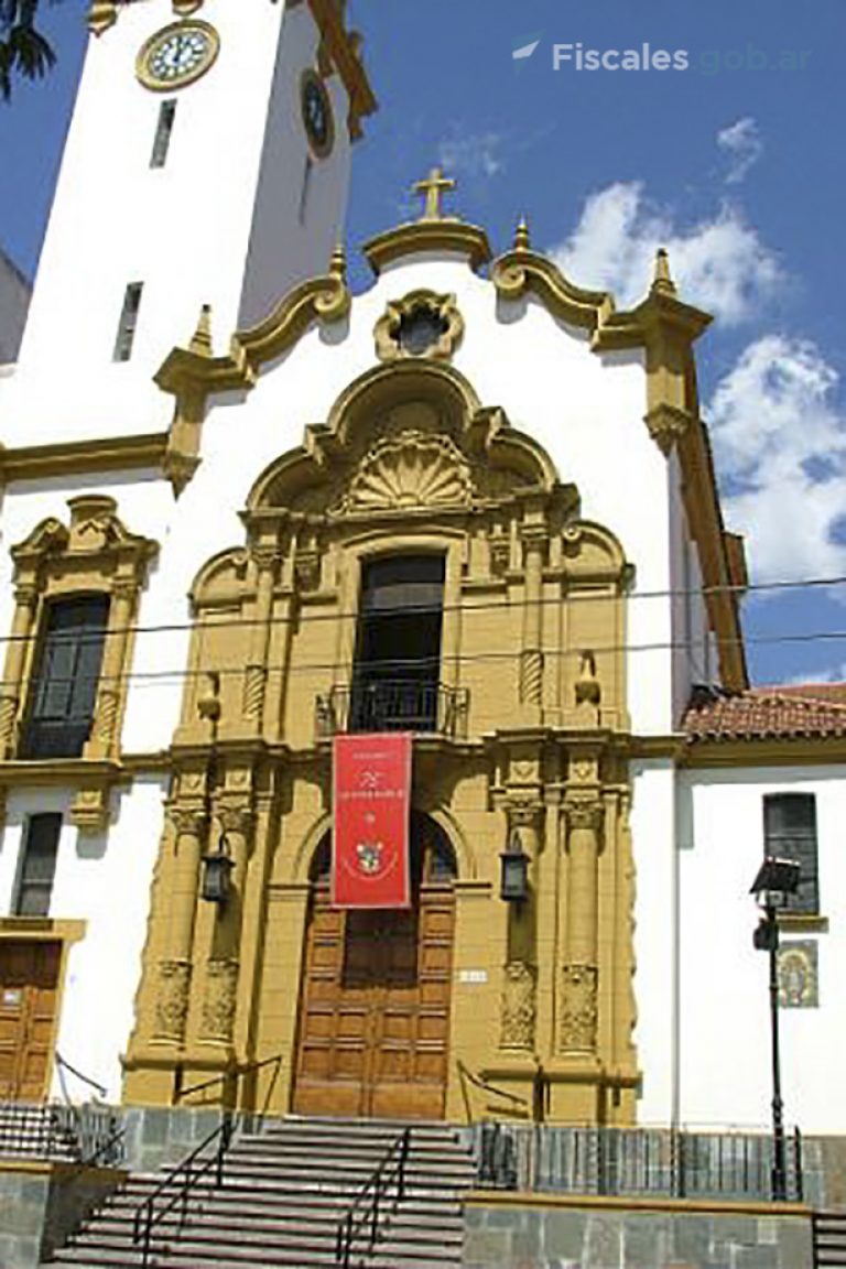 Detuvieron e indagaron a un hombre acusado de abusar sexualmente a una mujer en el interior de una iglesia