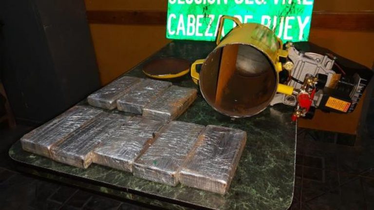 Imputan a pasajera por llevar 8 kilos de cocaína en su equipaje