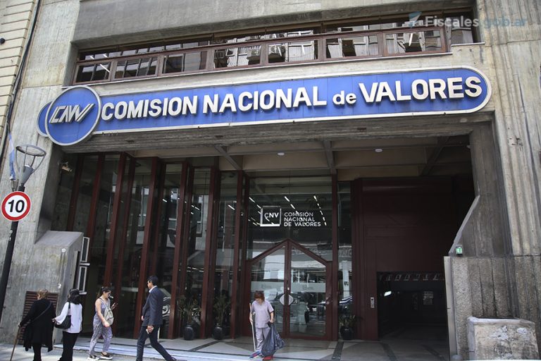 Bajo condiciones de emergencia, la modificación de los contratos de dólar futuro no implica afectación a la libertad contractual ni al derecho a la propiedad