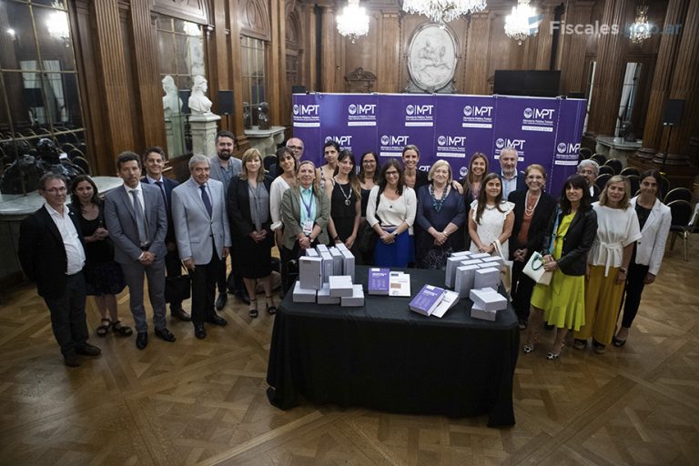 Dos fiscales contribuyeron en la redacción de una obra que analiza los 30 años de la adopción de la Convención sobre los Derechos del Niño