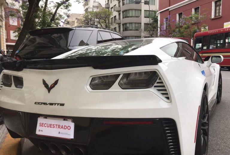 Detuvieron a doce personas acusadas de lavar activos y adulterar combustibles