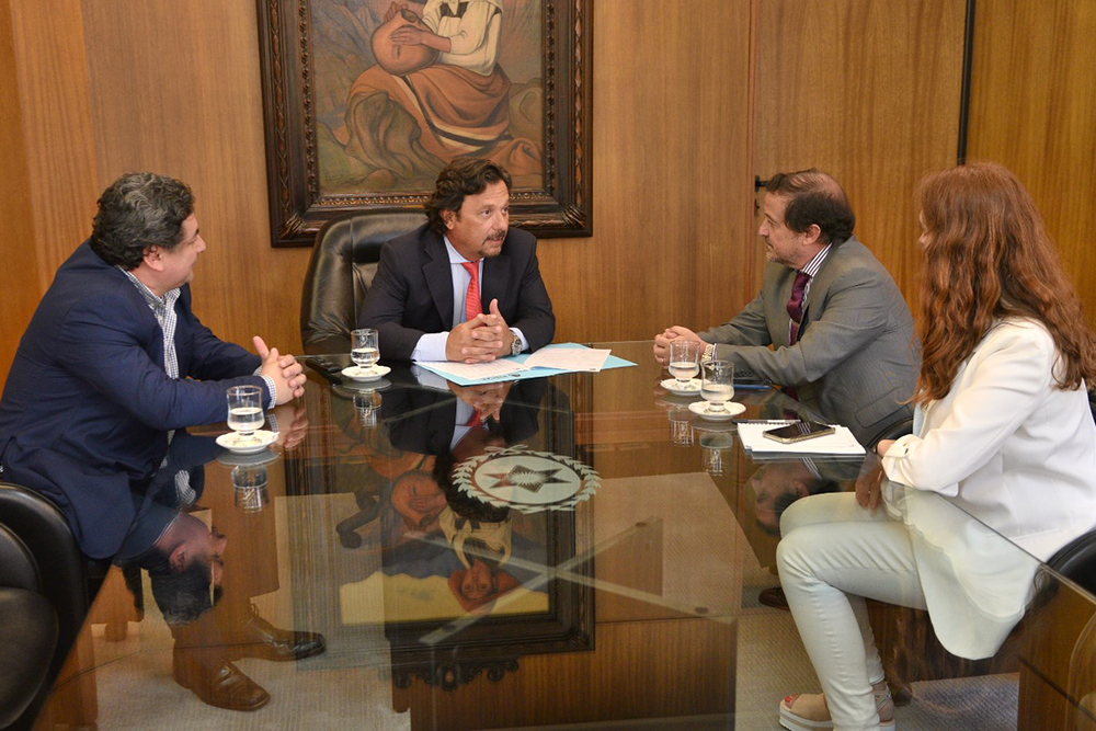 El gobernador Gustavo Sáenz se reunió con representantes del MPFN. - 