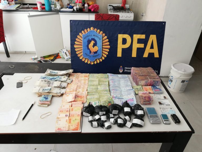 Neuquén: desbaratan una organización narcocriminal y detienen a cuatro policías provinciales en actividad