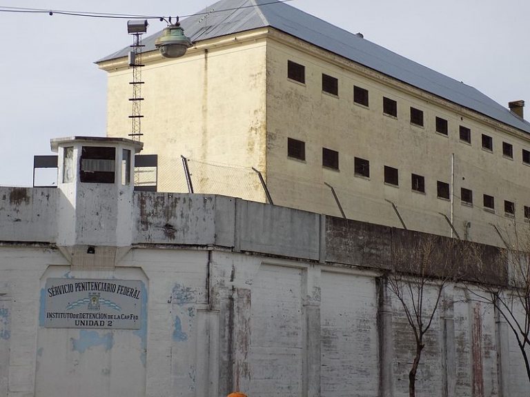 Confirman el procesamiento de un recluso por asesinar a otro en la cárcel de Devoto y de tres penitenciarios por encubrir el crimen