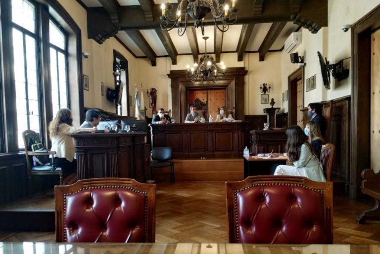 Piden revocar el sobreseimiento de una ex secretaria penal y que vaya a juicio por malversación de caudales