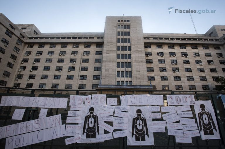 La fiscalía opinó que deben mantenerse las penas impuestas a Enrique Mathov y Rubén Santos por la represión del 19 y 20 de diciembre de 2001