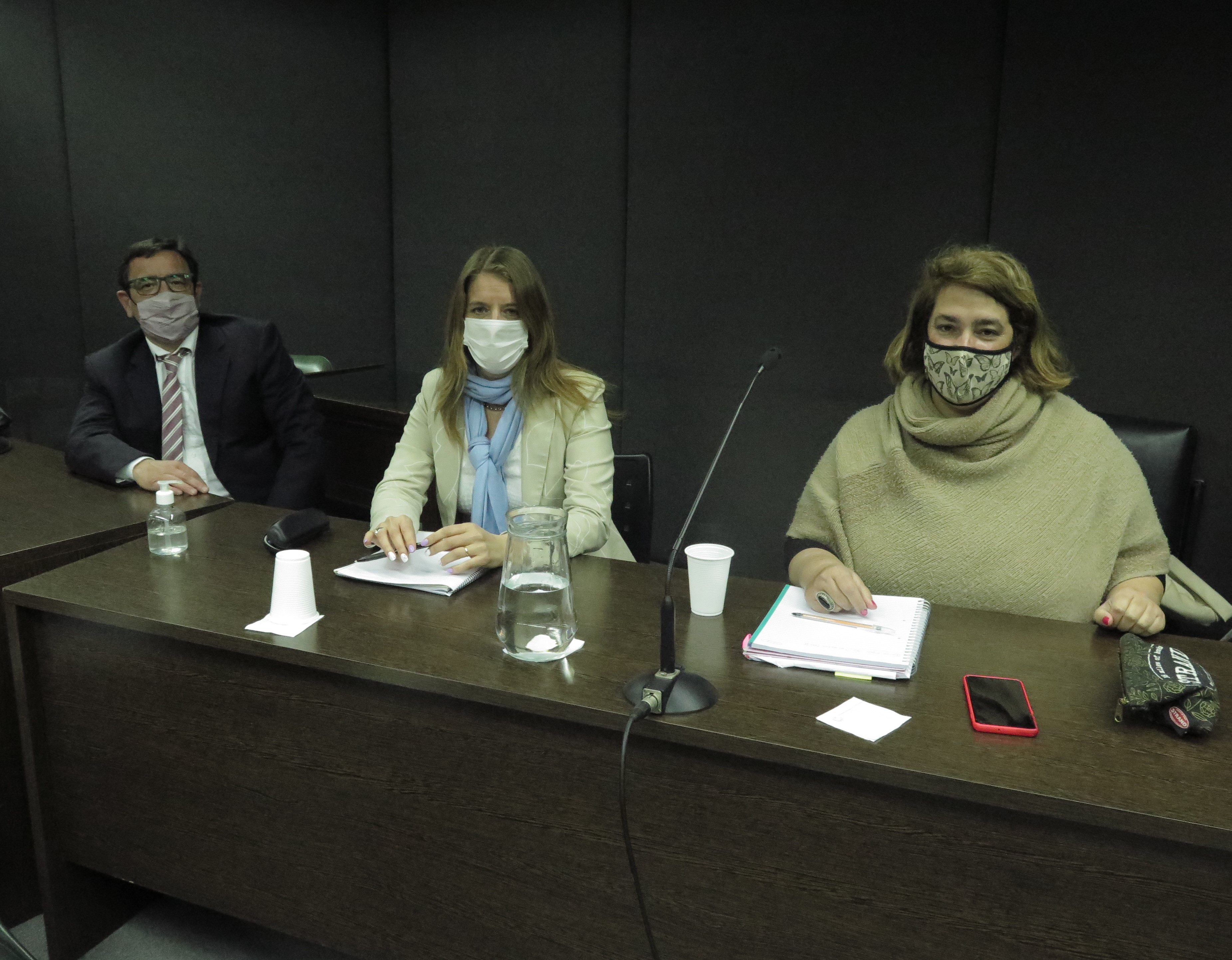 El MPF estuvo representado por la fiscal Mazzaferri (derecha), la auxiliar fiscal Montero (centro) y el auxiliar fiscal Darmandrail. - Fotos: Belén Cano / Ministerio Público Fiscal.