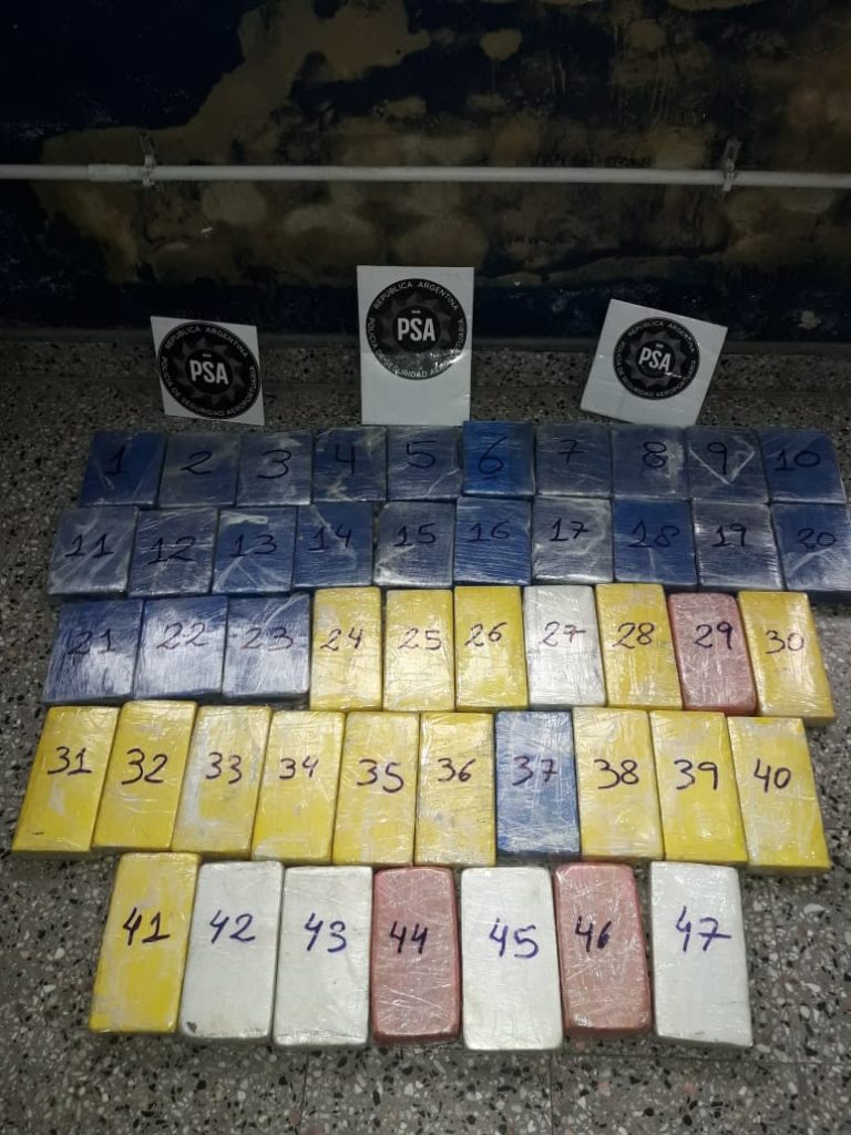 Imputaron y dictaron la prisión preventiva a un camionero que llevaba 48 kilos de cocaína para abastecer bocas de expendio en Salta, Catamarca y La Rioja