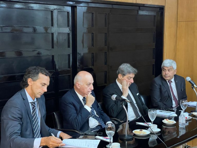 El procurador Casal participó junto al presidente de la Corte Suprema y el fiscal general de Santa Fe de una mesa de coordinación con fiscales federales y provinciales