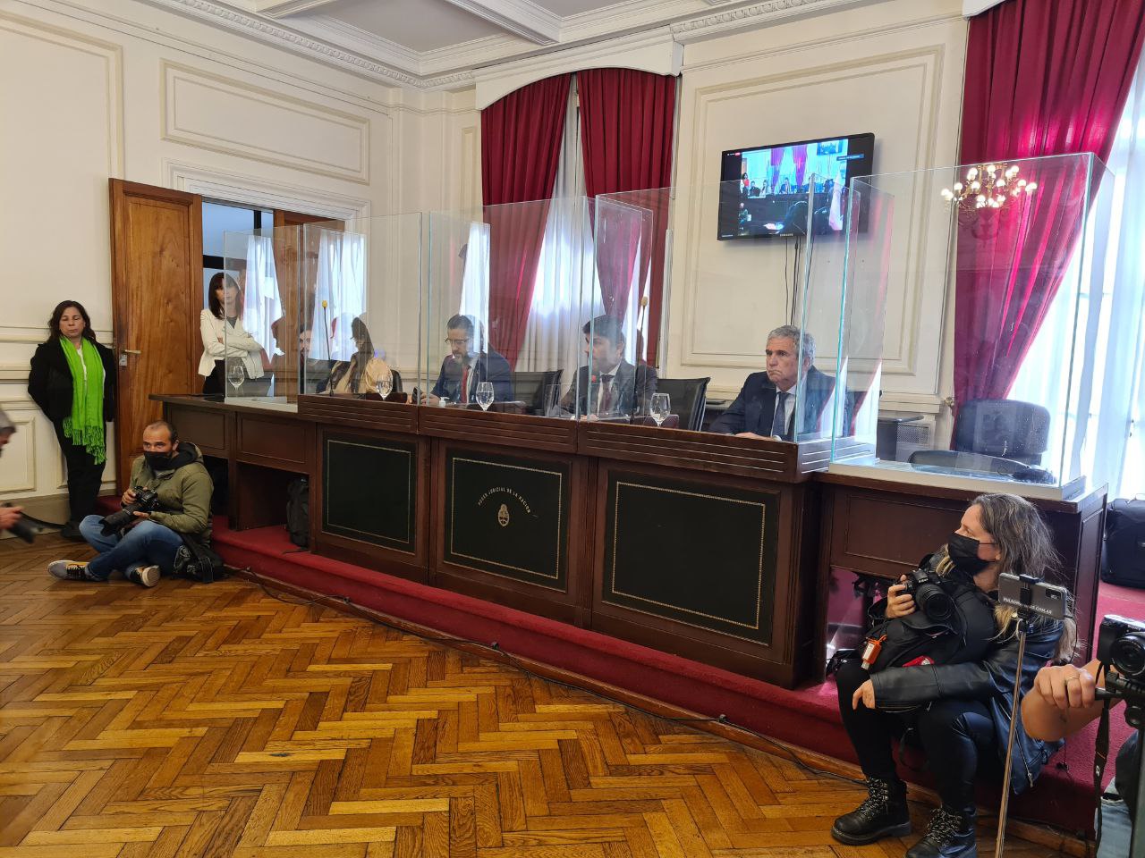 El juez Andrés Basso lee el veredicto, acompañado por sus colegas José Antonio Michilini y Alejandro Esmoris.  - Foto: Ministerio Público Fiscal