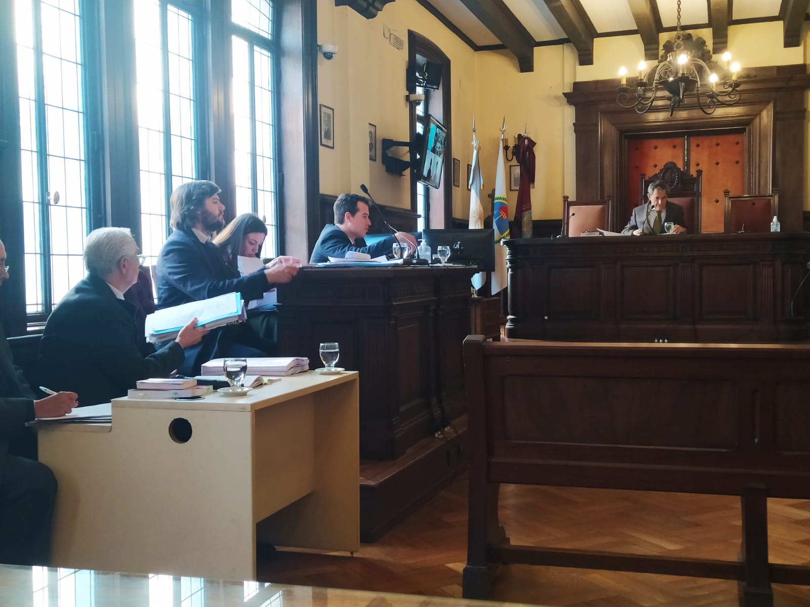 El auxiliar fiscal Facundo Mirabella y tres investigadores asistieron al fiscal Toranzos.  - Foto: Sebastián Rodríguez / Ministerio Público Fiscal