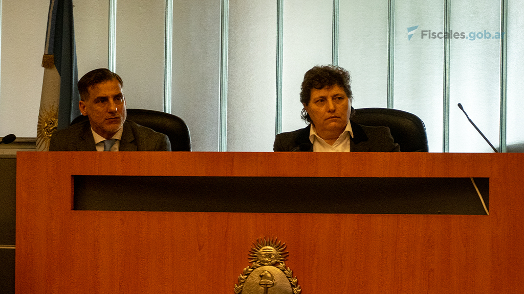 Los integrantes del Tribunal Oral en lo Criminal y Correccional Pablo Vega y Silvia Guzzardi. - Foto: Diego Salotto / Fiscales.gob.ar