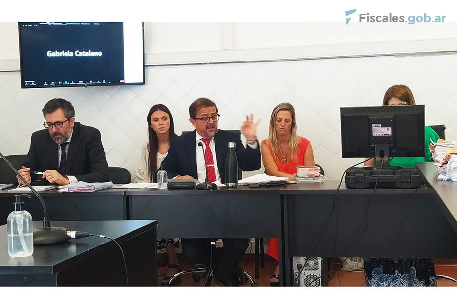 El fiscal general Eduardo José Villalba realiza el alegato de apertura.  - Sebastián Rodriguez/ Ministerio Público Fiscal