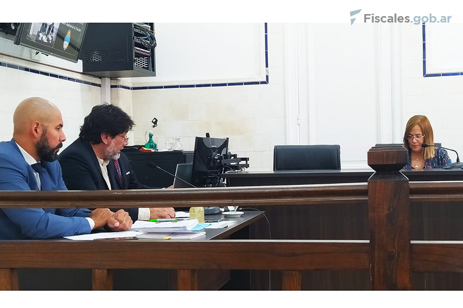 El fiscal general Carlos Amad expone el caso ante la jueza Mariela Giménez. - Sebastián Rodríguez / Ministerio Público Fiscal