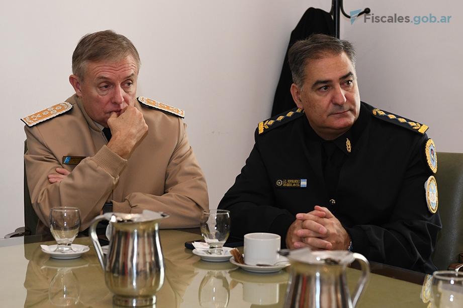 Rubén Farinon, prefecto naval nacional, y Juan Carlos Hernández, jefe de la Policía Federal.  - Foto: Matías Pellón / Fiscales.gob.ar