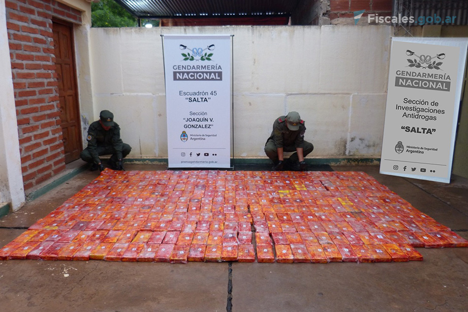 Adentro del tanque se encontraron 326 paquetes de droga.  - Foto: Gendarmería Nacional