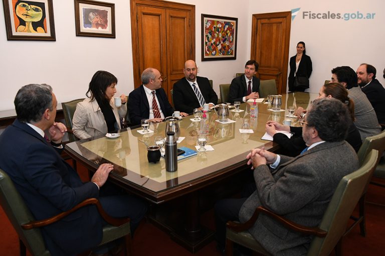 Una comitiva de alto nivel de representantes del GAFI y del GAFILAT visitó la Procuración General de la Nación