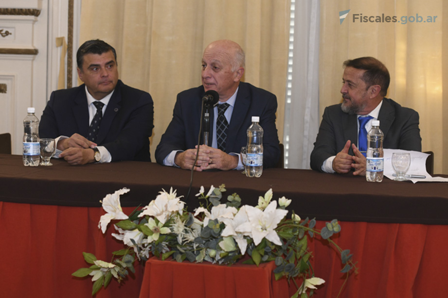 El procurador general de la Nación interino, Eduardo Casal (centro), y los fiscales de Salta Ricardo Toranzos (izquierda) y Eduardo Villalba (derecha), abrieron la jornada.
