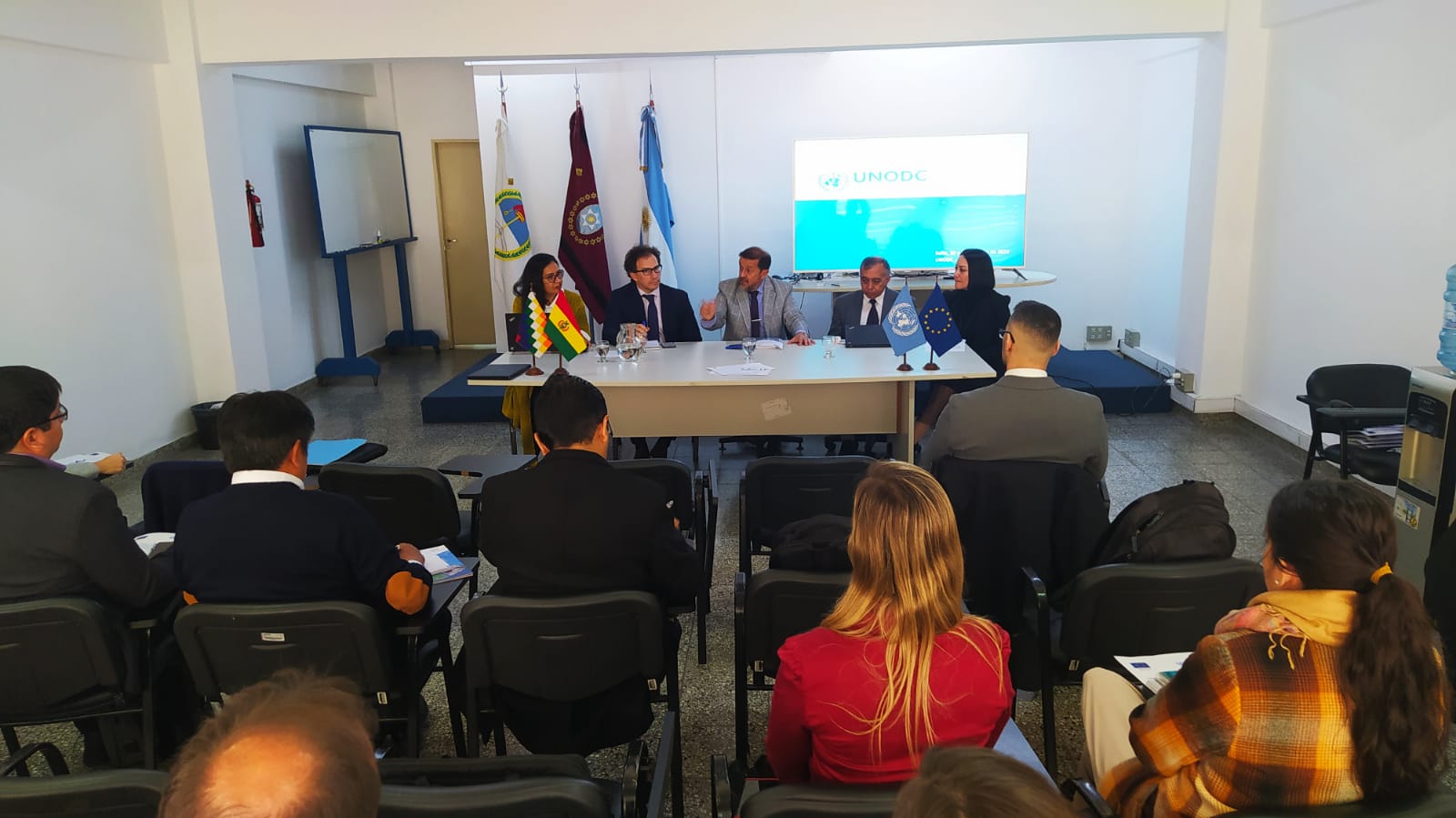 El fiscal general de la Unidad Fiscal Salta, Eduardo Villalba, expone en el centro del panel. - Foto: Sebastián Rodríguez / Ministerio Público Fiscal